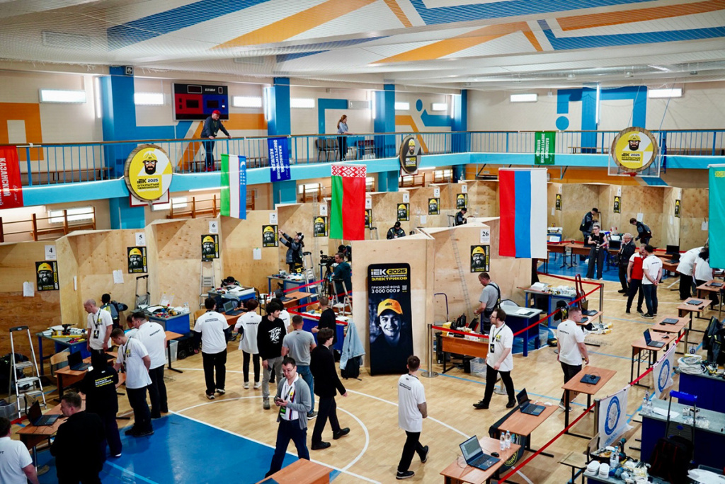 3_AND06766 2 copy.jpg